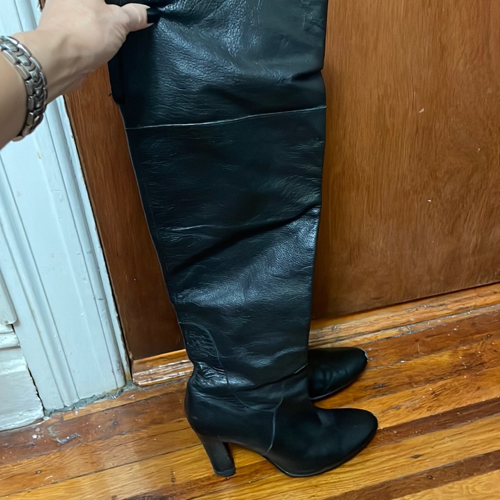 Blk high leather boots - used